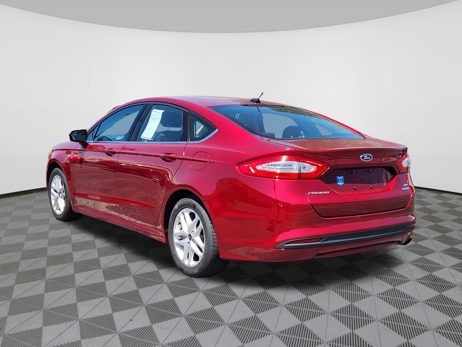 Used 2014 Ford Fusion SE FWD image 3