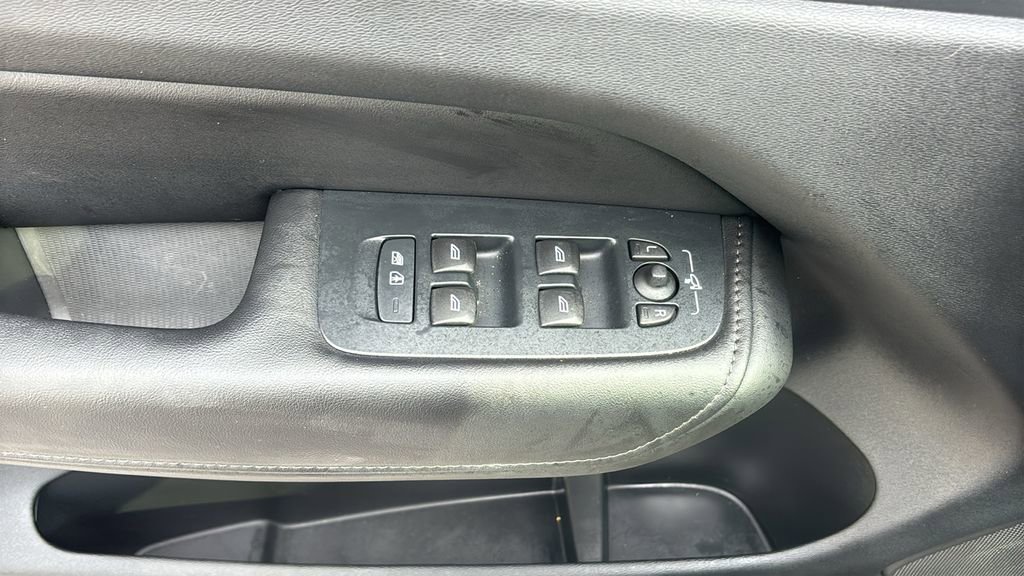 Certified 2025 Volvo XC60 B5 Plus AWD/4WD image 12