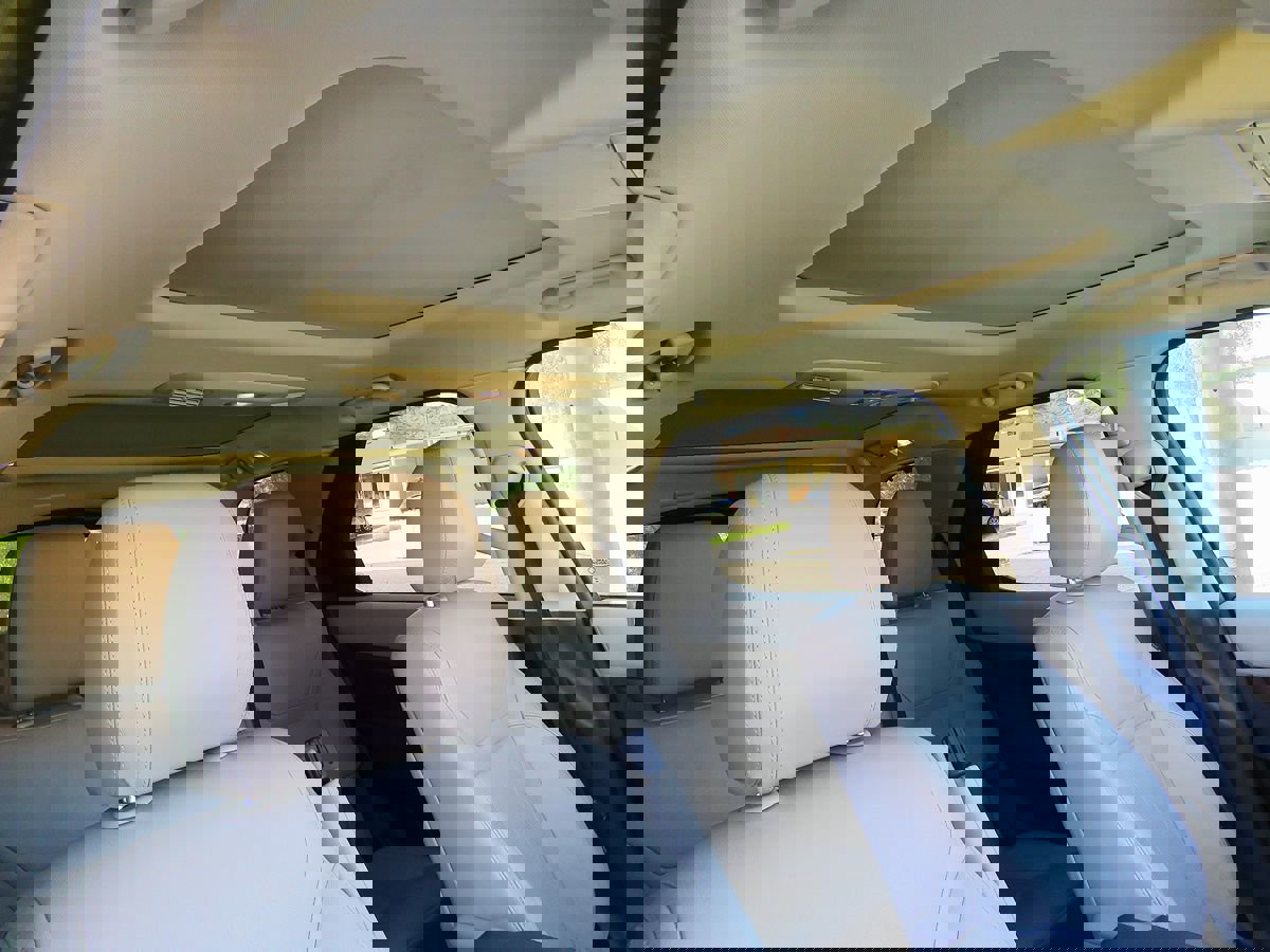 Used 2018 Land Rover Discovery HSE image 14