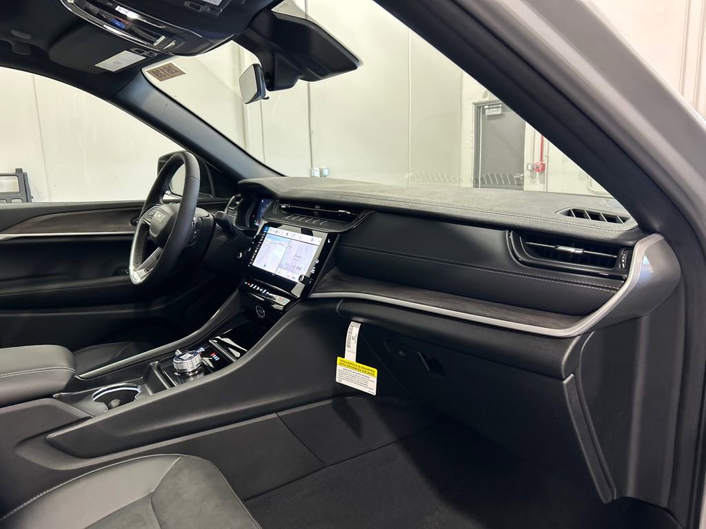 New 2026 Jeep Grand Cherokee Altitude image 35