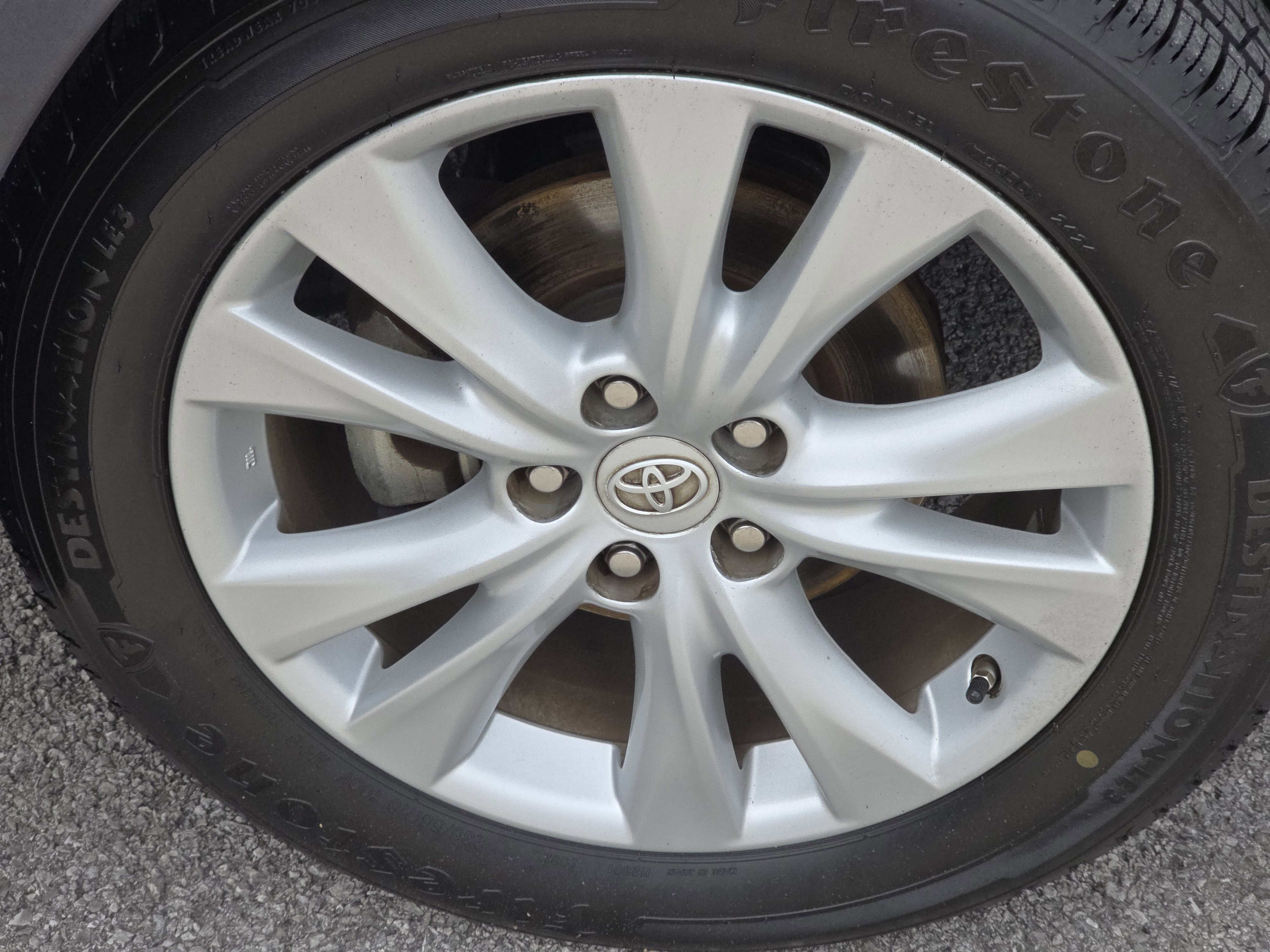 Used 2015 Toyota RAV4 Limited w/ Technology Package FWD image 3