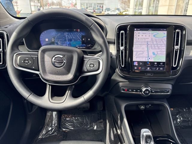 Used 2025 Volvo XC40 B5 Plus image 20
