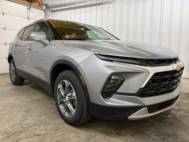 Used 2025 Chevrolet Blazer LT FWD image 1
