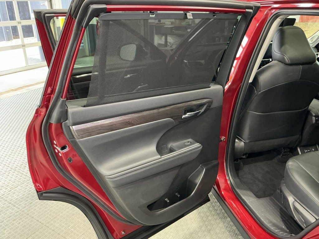 Used 2022 Toyota Highlander Platinum image 36