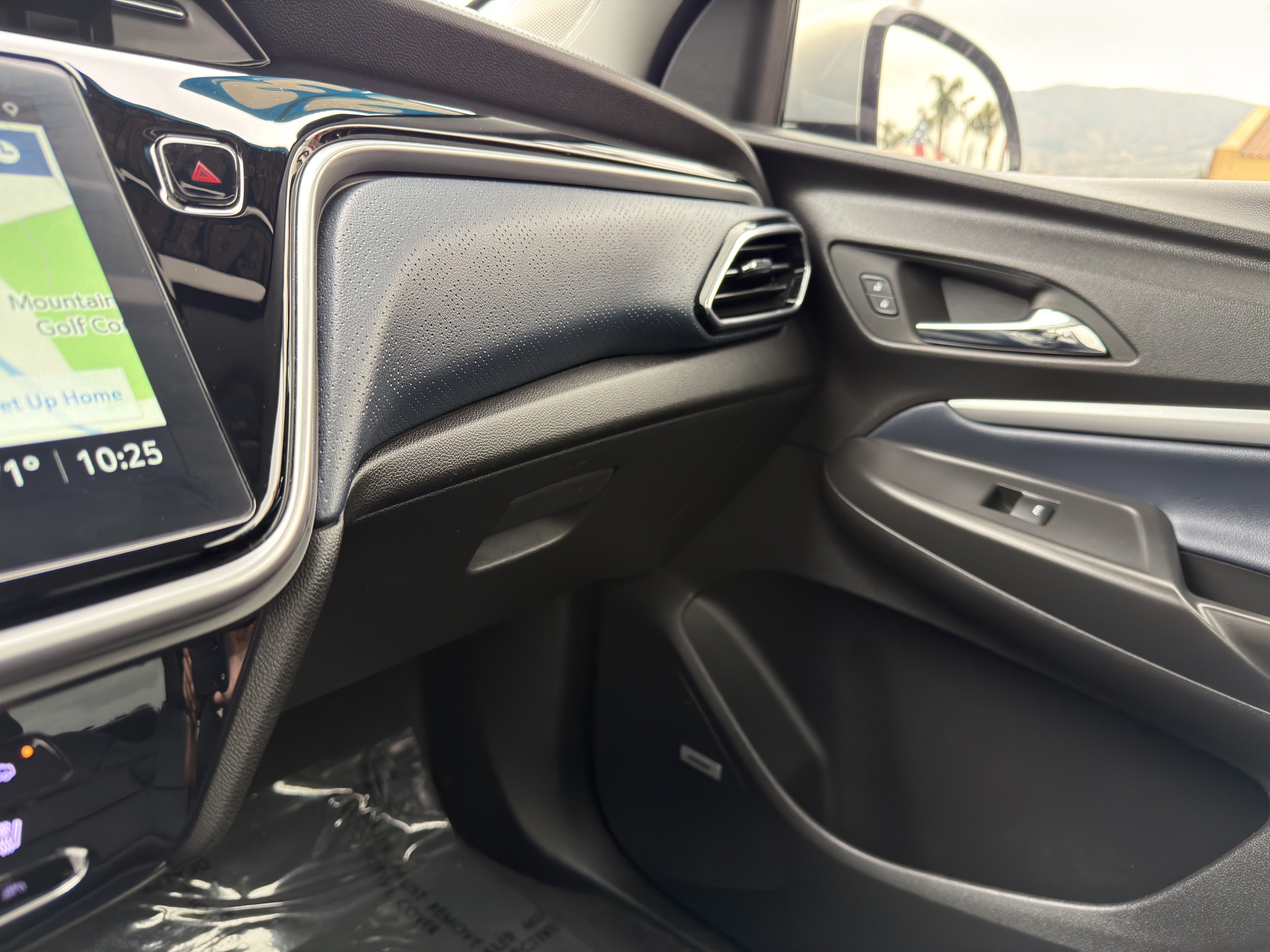 Used 2023 Chevrolet Bolt EUV Premier w/ Sun & Sound Package FWD image 36