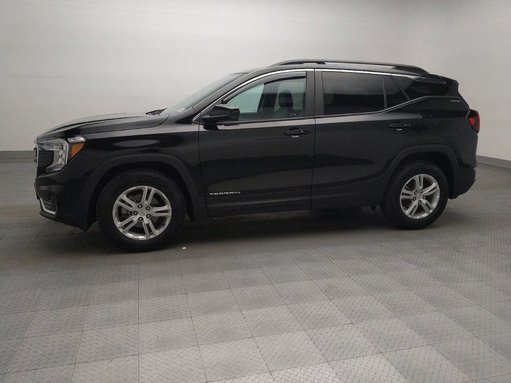 Used 2023 GMC Terrain SLE w/ Driver Convenience Package image 2