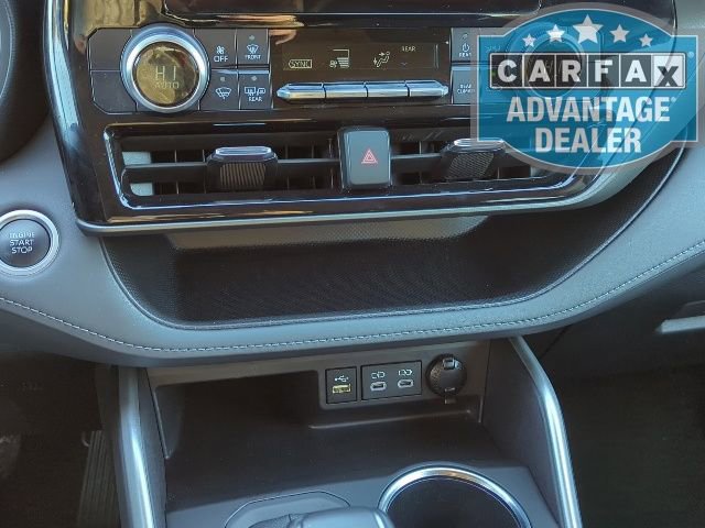 Used 2024 Toyota Highlander LE AWD/4WD image 8