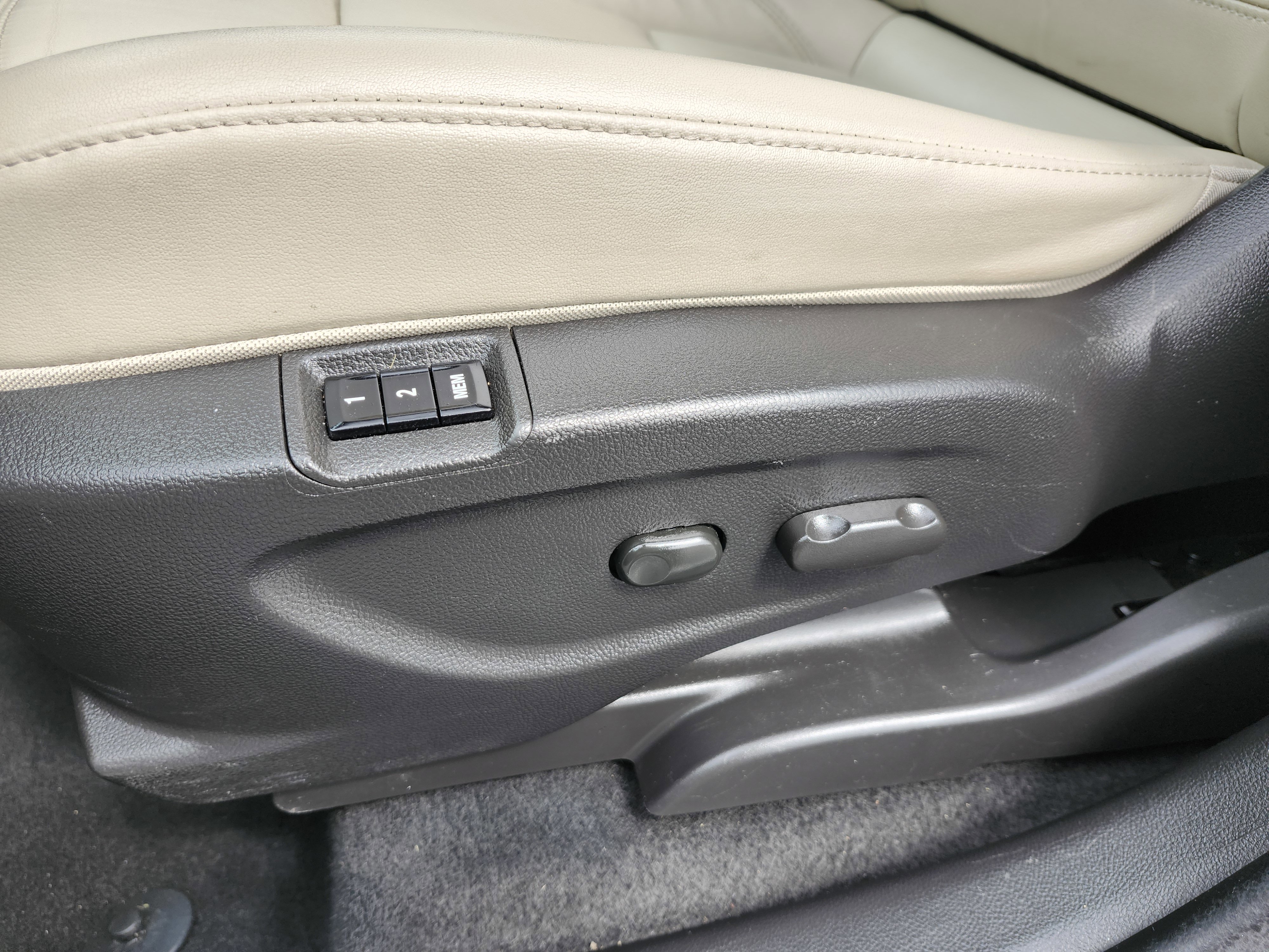 Used 2020 Buick Encore Essence AWD/4WD image 24