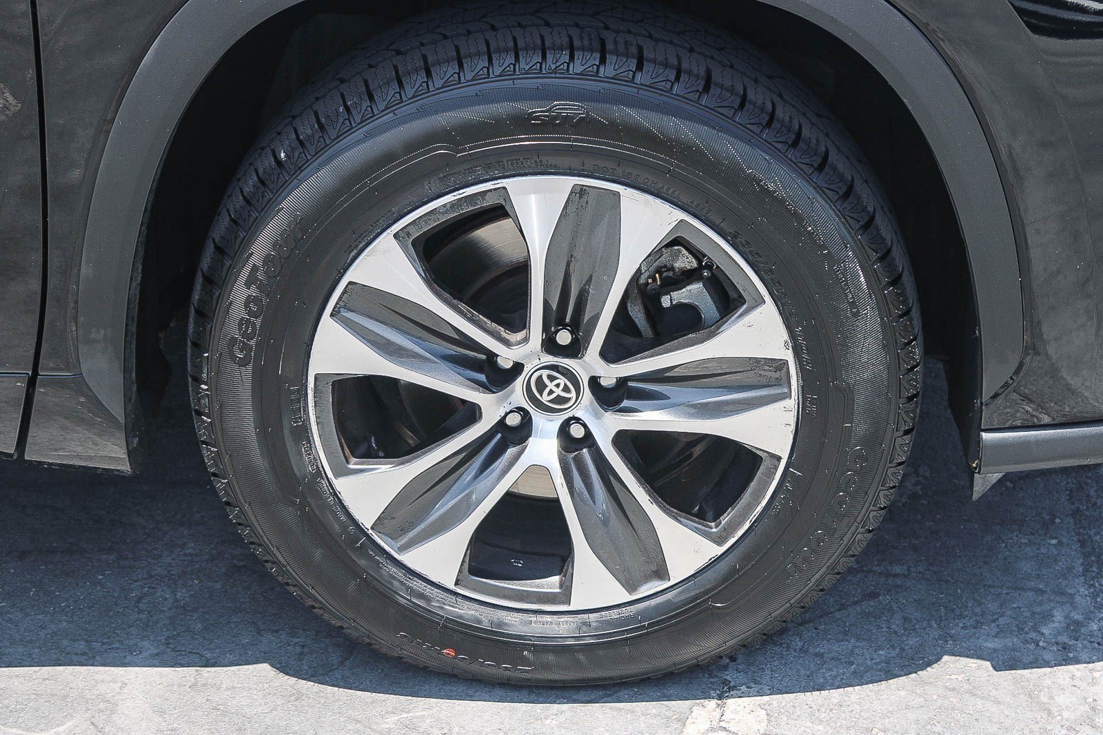Used 2021 Toyota Highlander XLE FWD image 11
