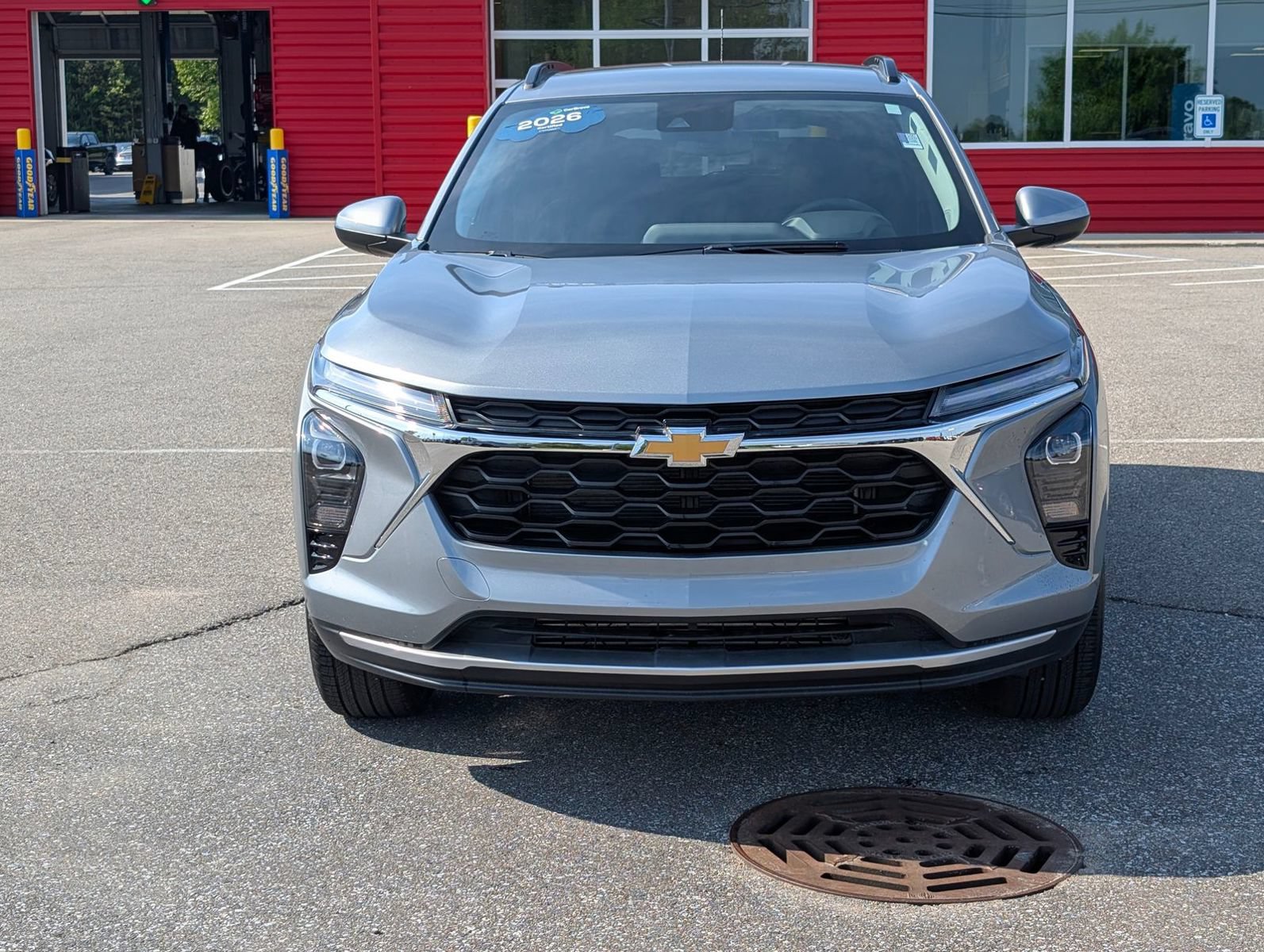 Certified 2026 Chevrolet Trax LT w/ Driver Confidence Package FWD image 2