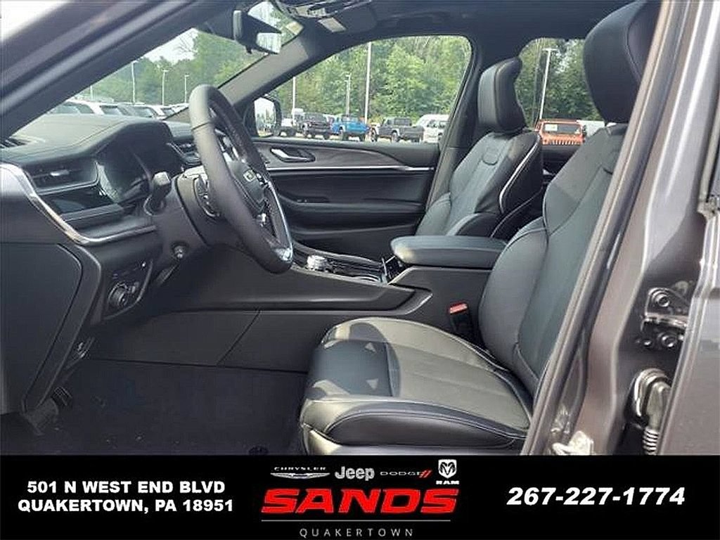 New 2023 Jeep Grand Cherokee Overland w/ Luxury Tech Group IV AWD/4WD image 10