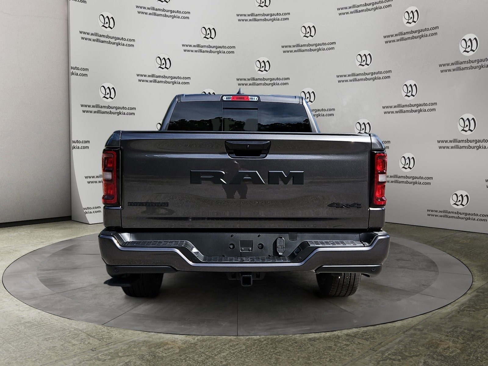 New 2025 RAM 1500 4x4 Crew Cab image 4