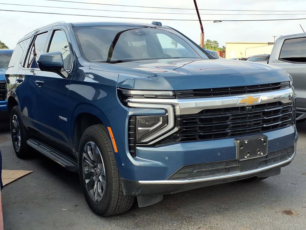 Used 2025 Chevrolet Tahoe LS RWD image 1
