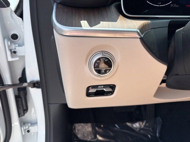 New 2025 Mercedes-Benz C 300 Sedan image 19