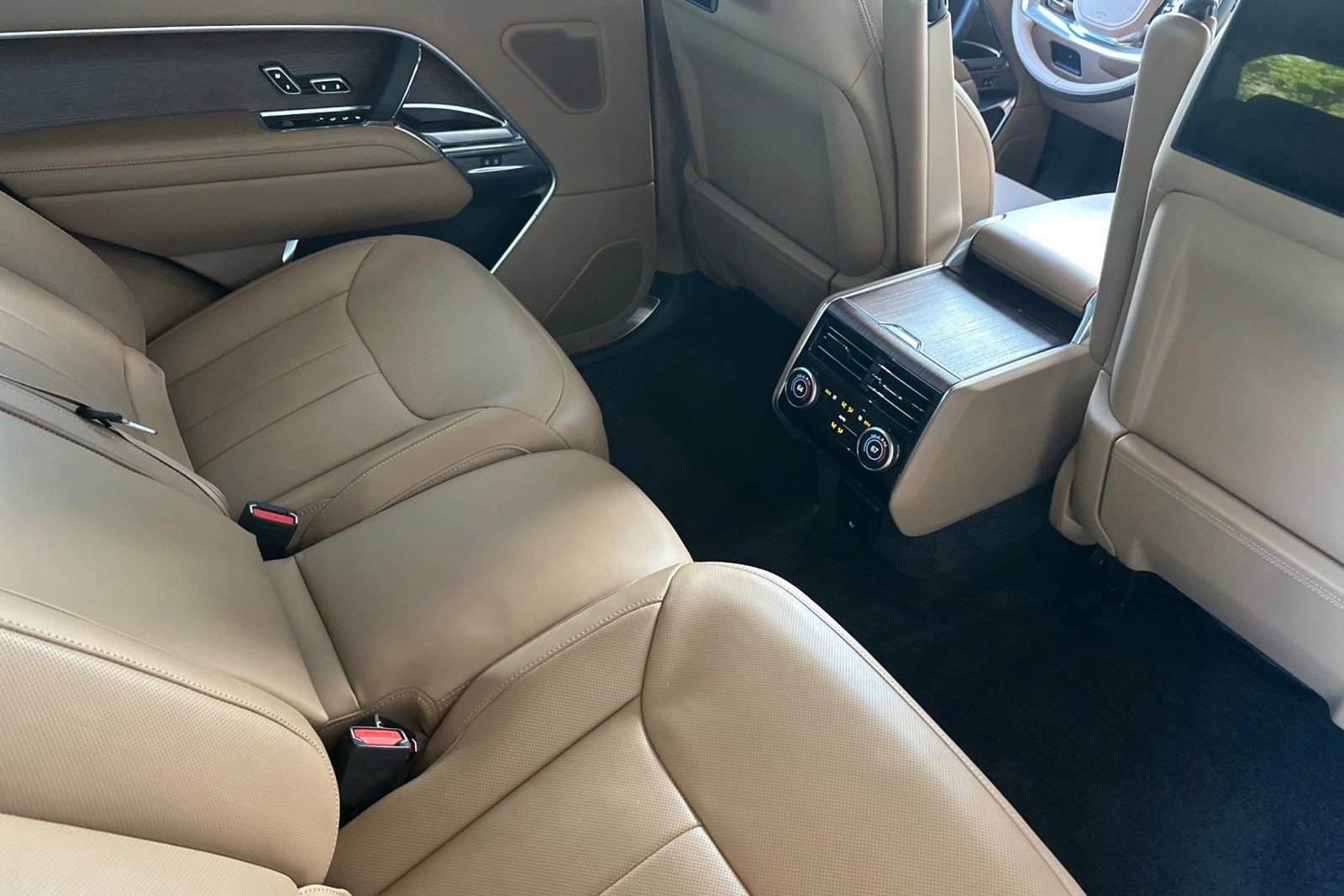 Certified 2023 Land Rover Range Rover Long Wheelbase Autobiography image 32