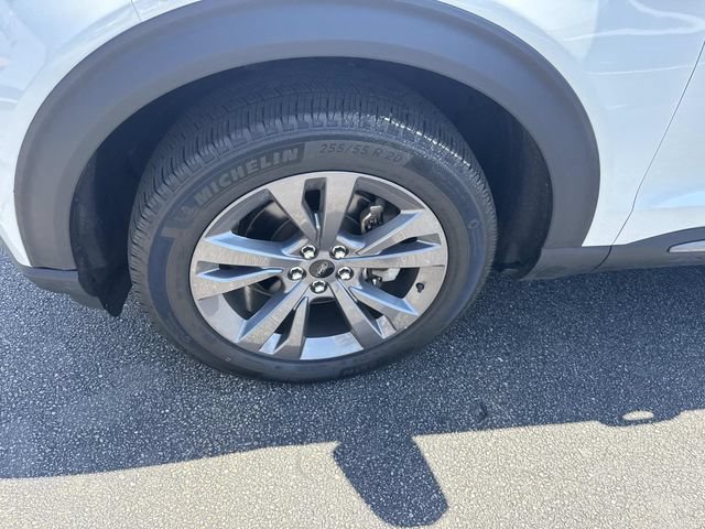 Used 2023 Ford Explorer XLT w/ Equipment Group 202A AWD/4WD image 16