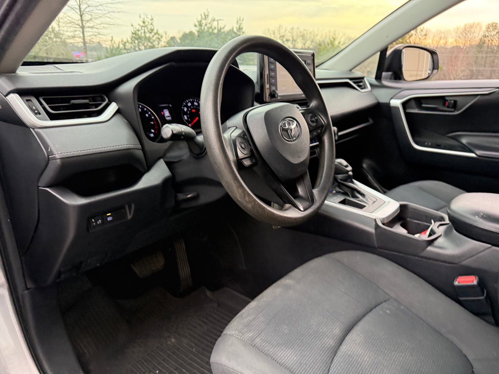 Used 2021 Toyota RAV4 LE image 21