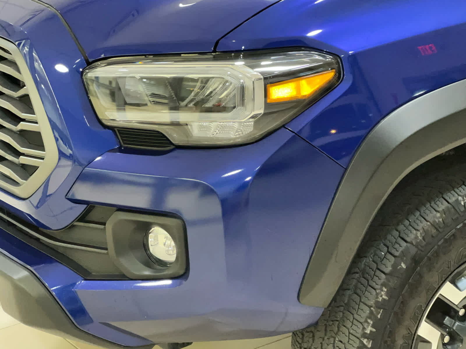 Used 2023 Toyota Tacoma TRD Off-Road w/ TRD Premium Off Road Package AWD/4WD image 3