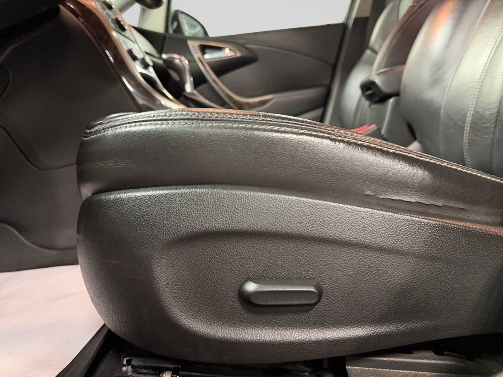 Used 2013 Buick Verano Leather FWD image 37