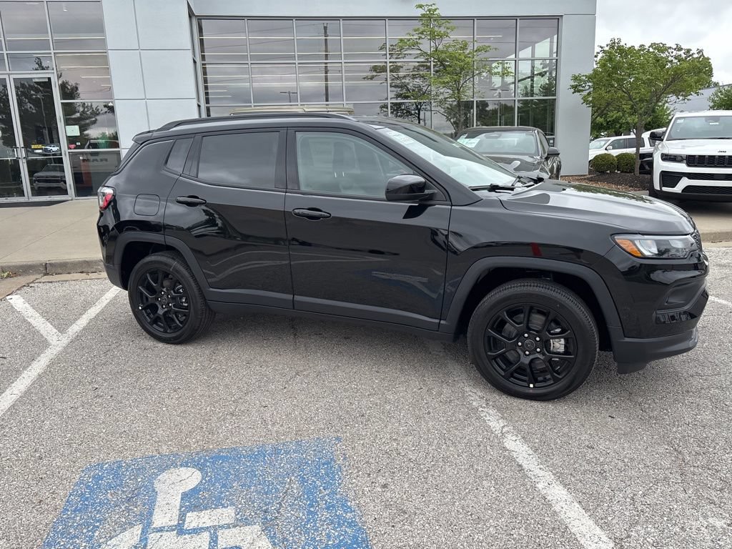 New 2026 Jeep Compass Latitude AWD/4WD image 32