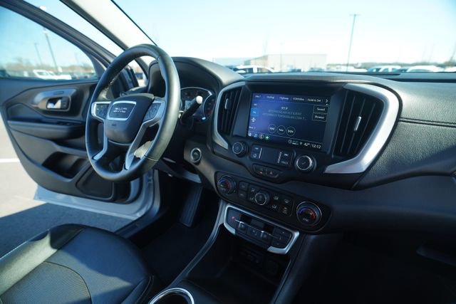 Used 2023 GMC Terrain SLT image 31