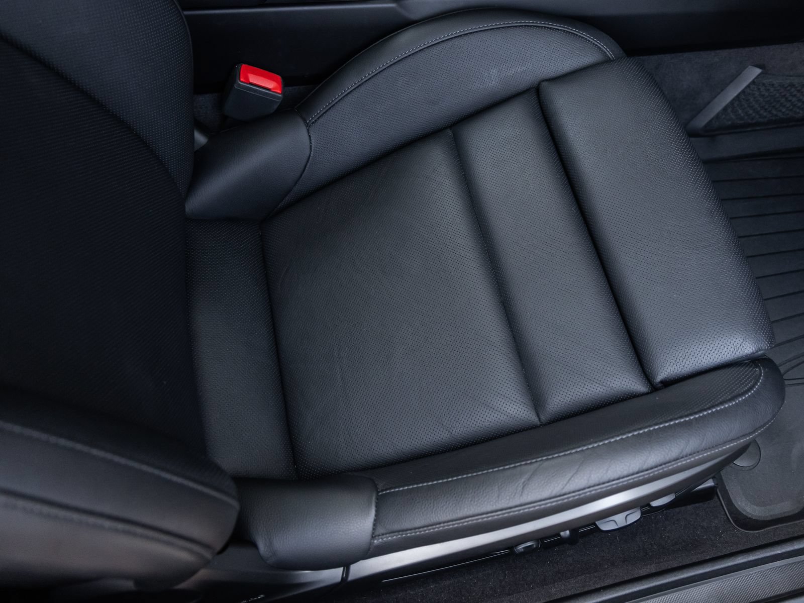 Certified 2021 Porsche 911 Carrera RWD image 35