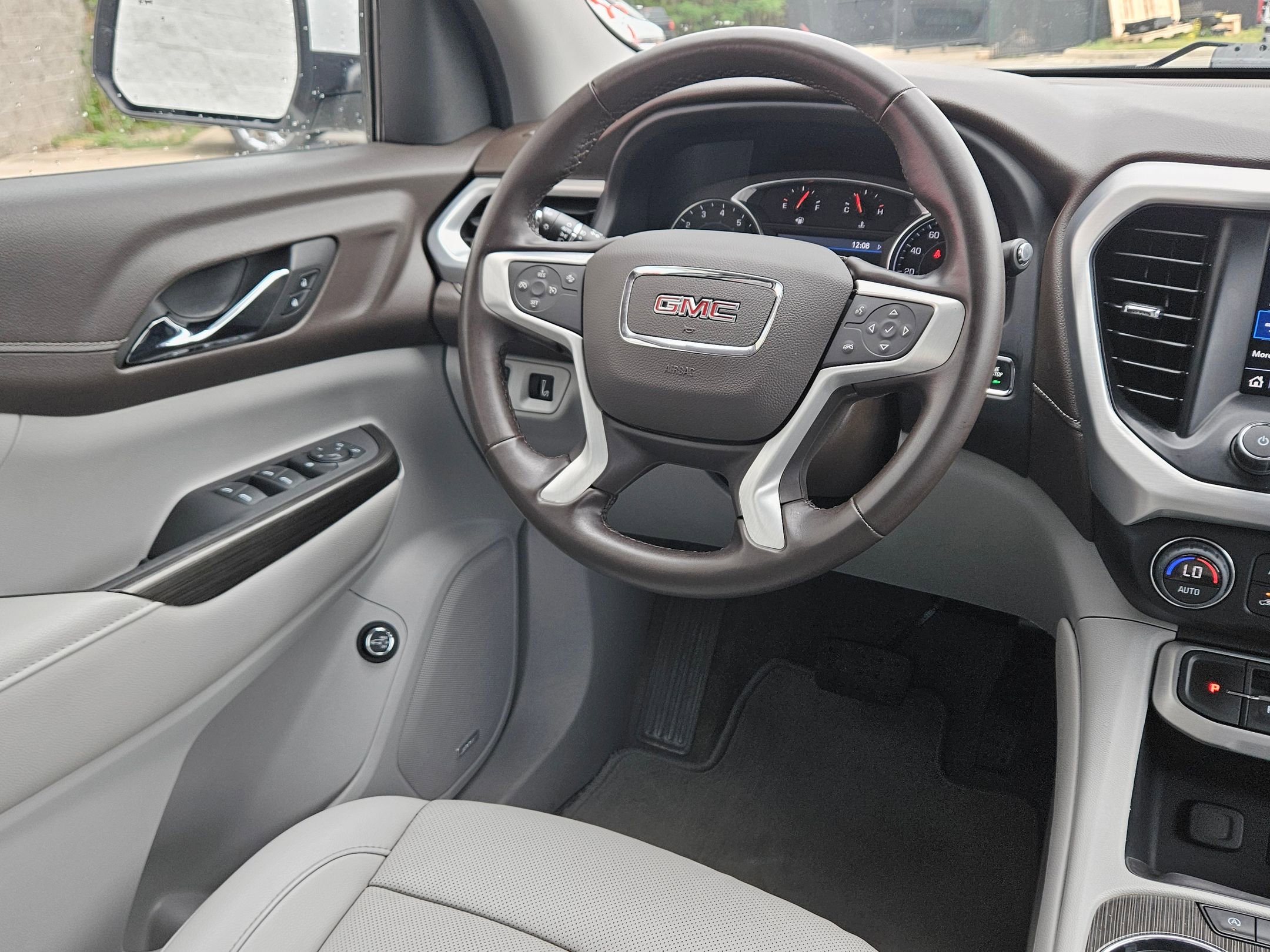Used 2023 GMC Acadia SLT AWD/4WD image 9