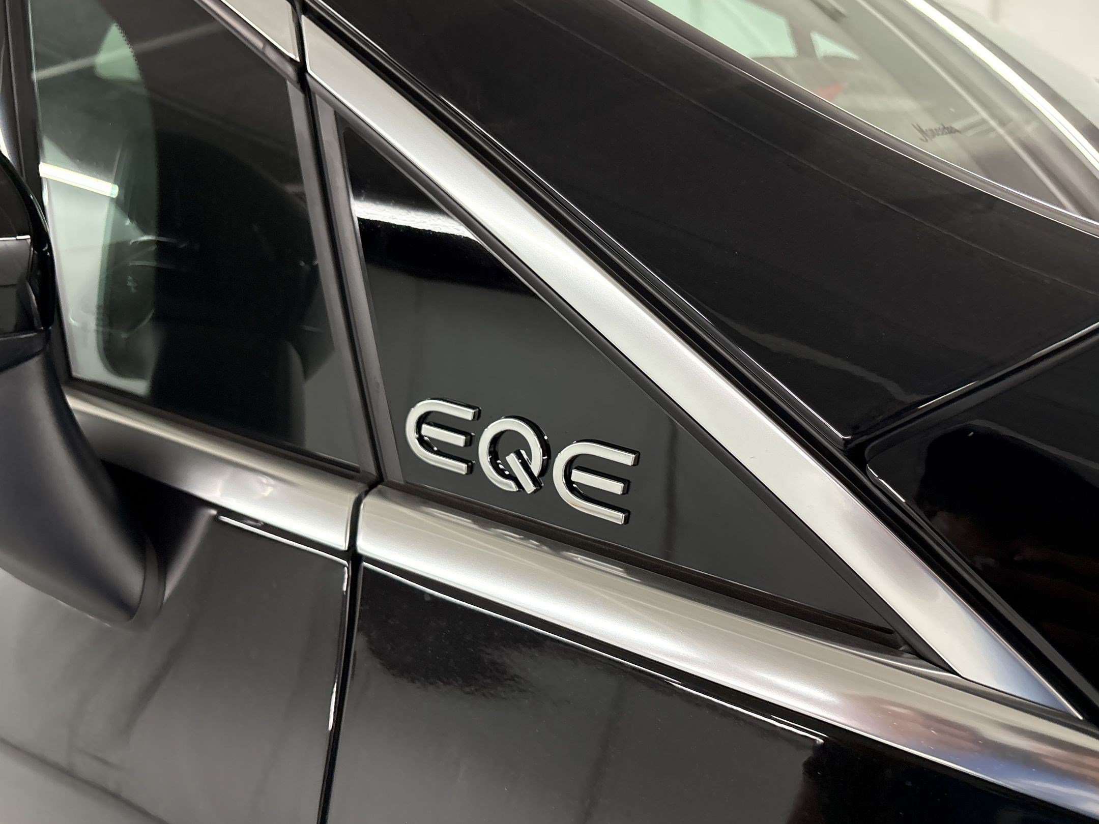 New 2026 Mercedes-Benz EQE 320 4MATIC SUV image 32