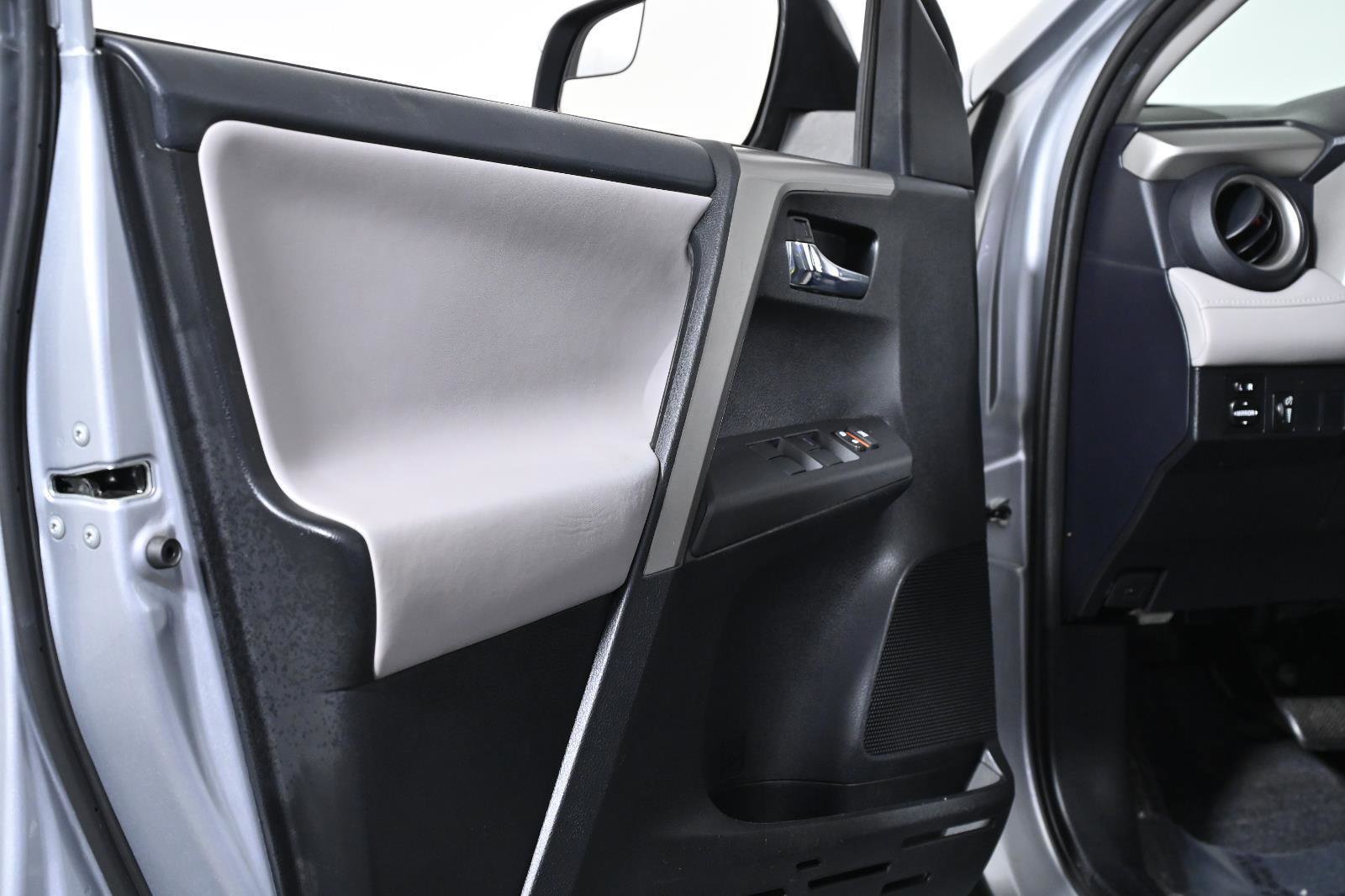 Used 2016 Toyota RAV4 XLE image 26