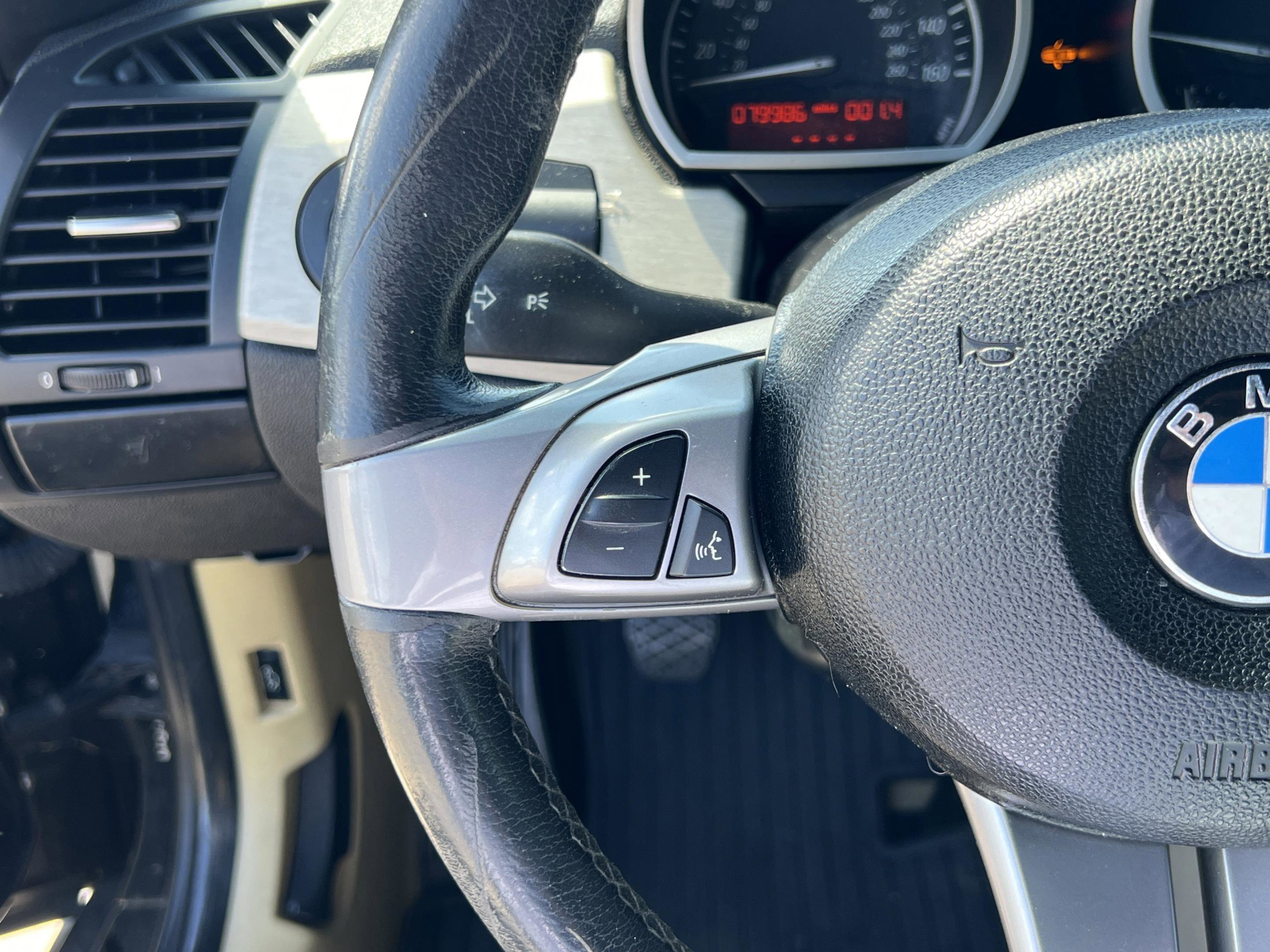 Used 2005 BMW Z4 2.5i image 17