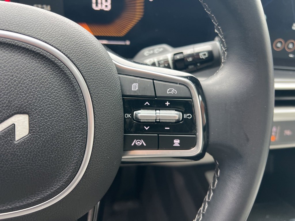 Certified 2025 Kia Sorento S w/ Panoramic Sunroof Package image 16