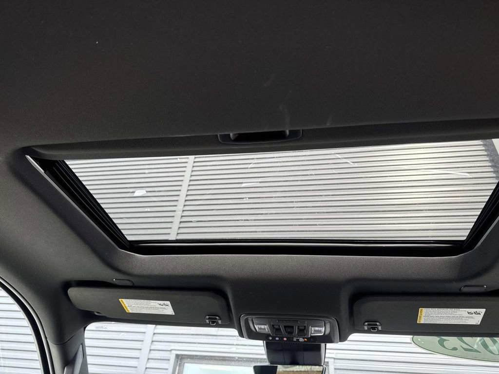 Used 2023 Chevrolet Silverado 1500 High Country image 15