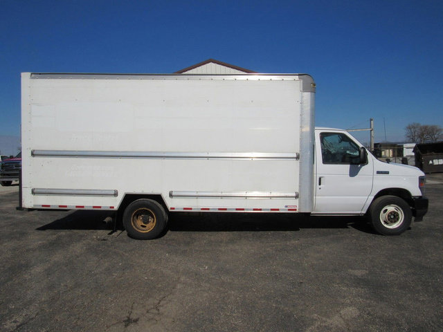 Used 2022 Ford E-350 and Econoline 350 Super Duty image 2
