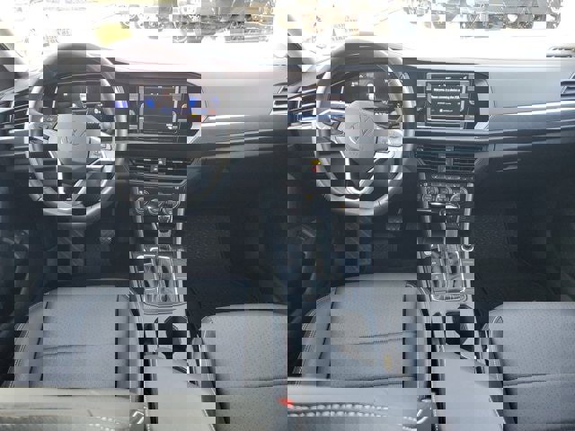 Used 2023 Volkswagen Jetta SE w/ Panoramic Sunroof Package image 13