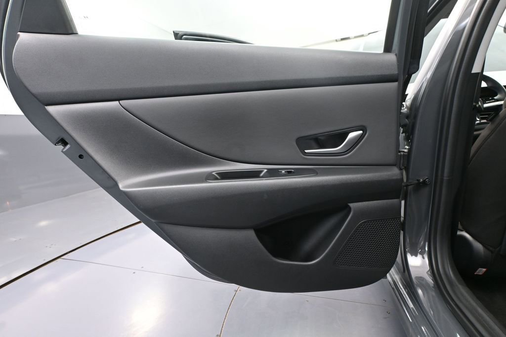 Used 2025 Hyundai Elantra SEL FWD image 37