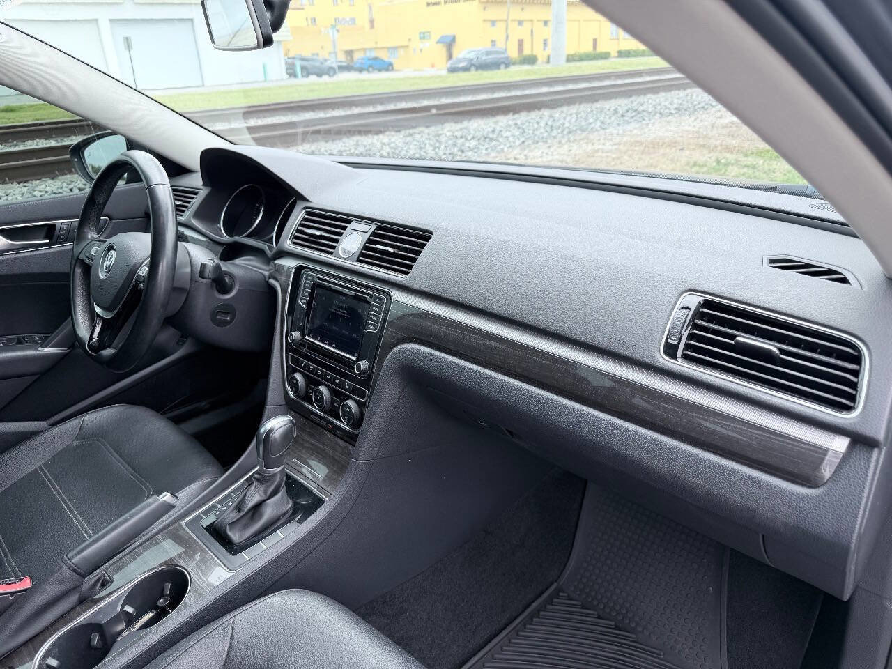 Used 2017 Volkswagen Passat 1.8T SE FWD image 24