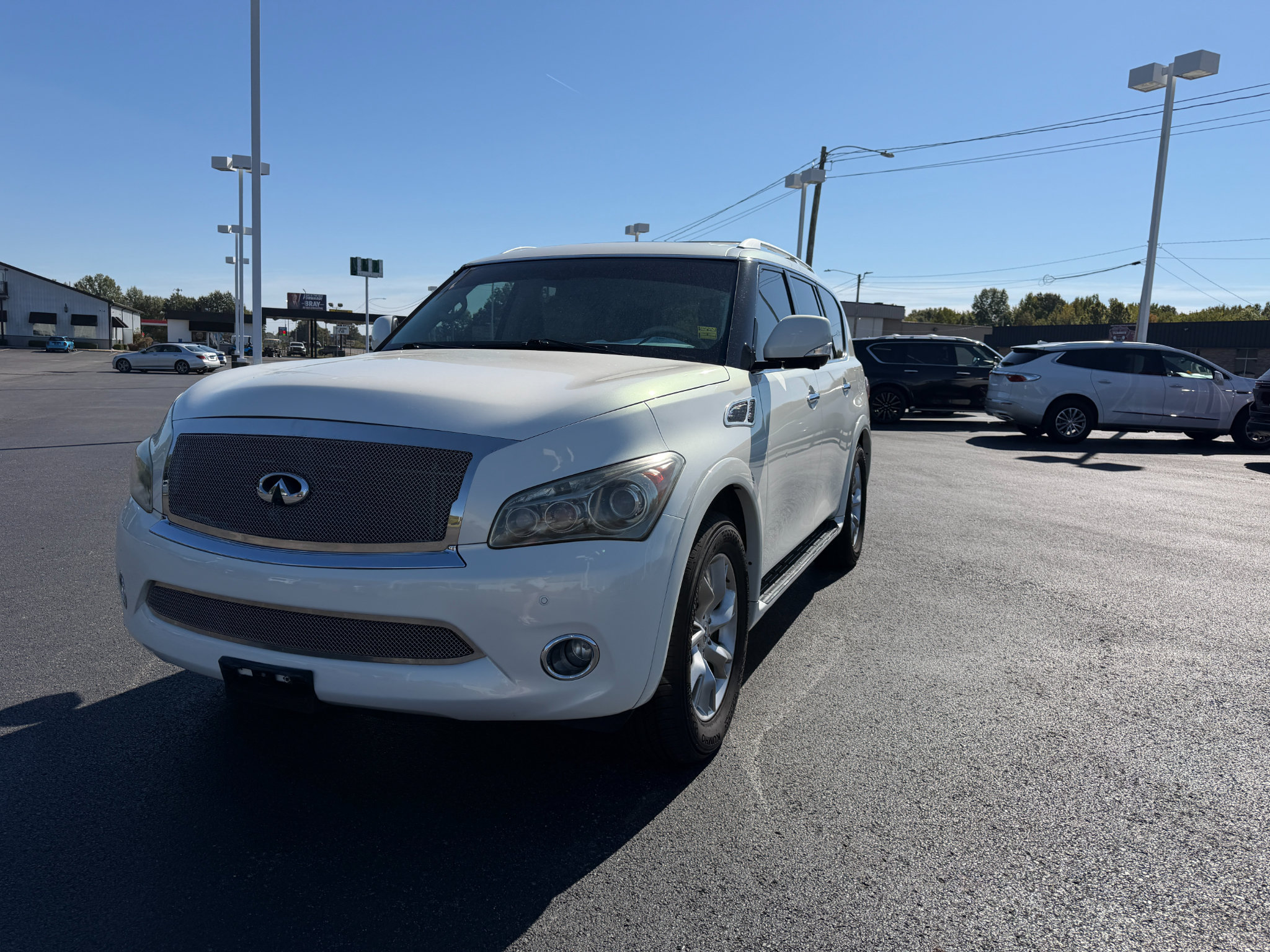 Used 2013 INFINITI QX56 4WD w/ Theater Pkg image 3
