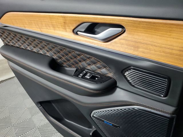 Used 2023 Jeep Grand Cherokee L Summit AWD/4WD image 19