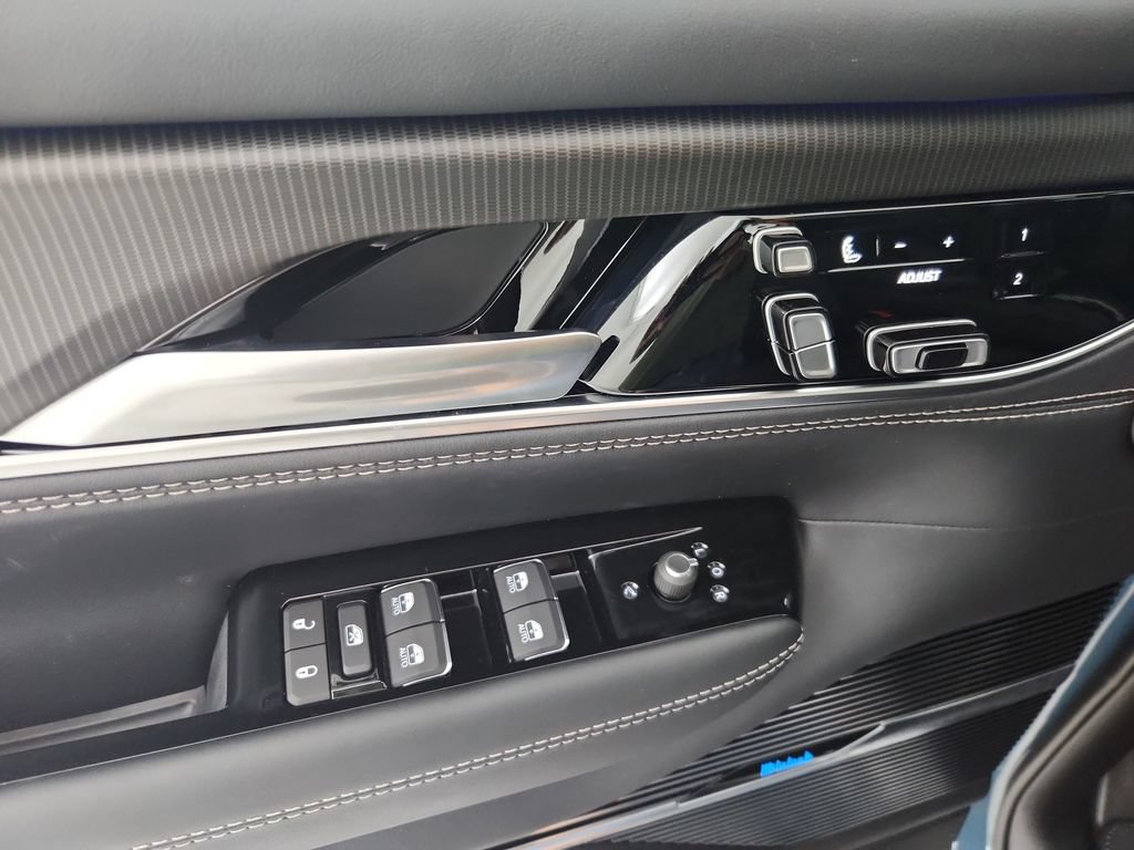 New 2026 Jeep Grand Wagoneer Summit AWD/4WD image 20