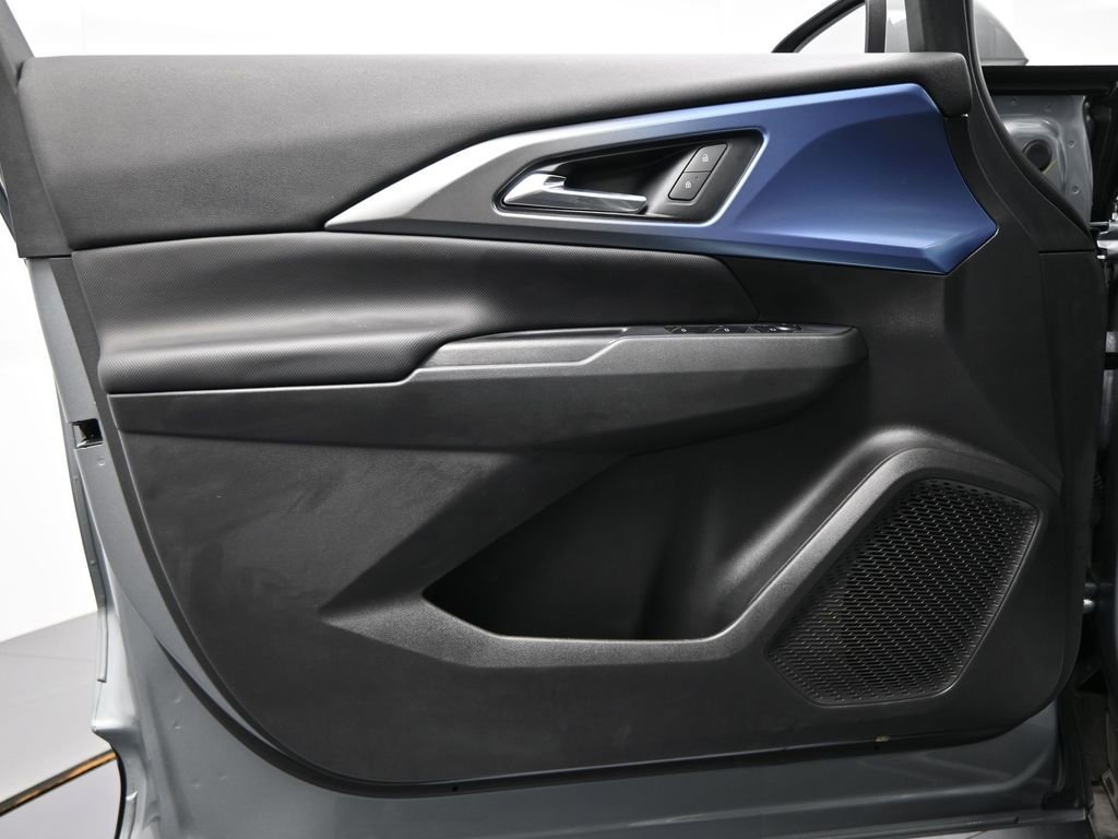 Used 2025 Chevrolet Equinox EV LT w/ Convenience Package image 29