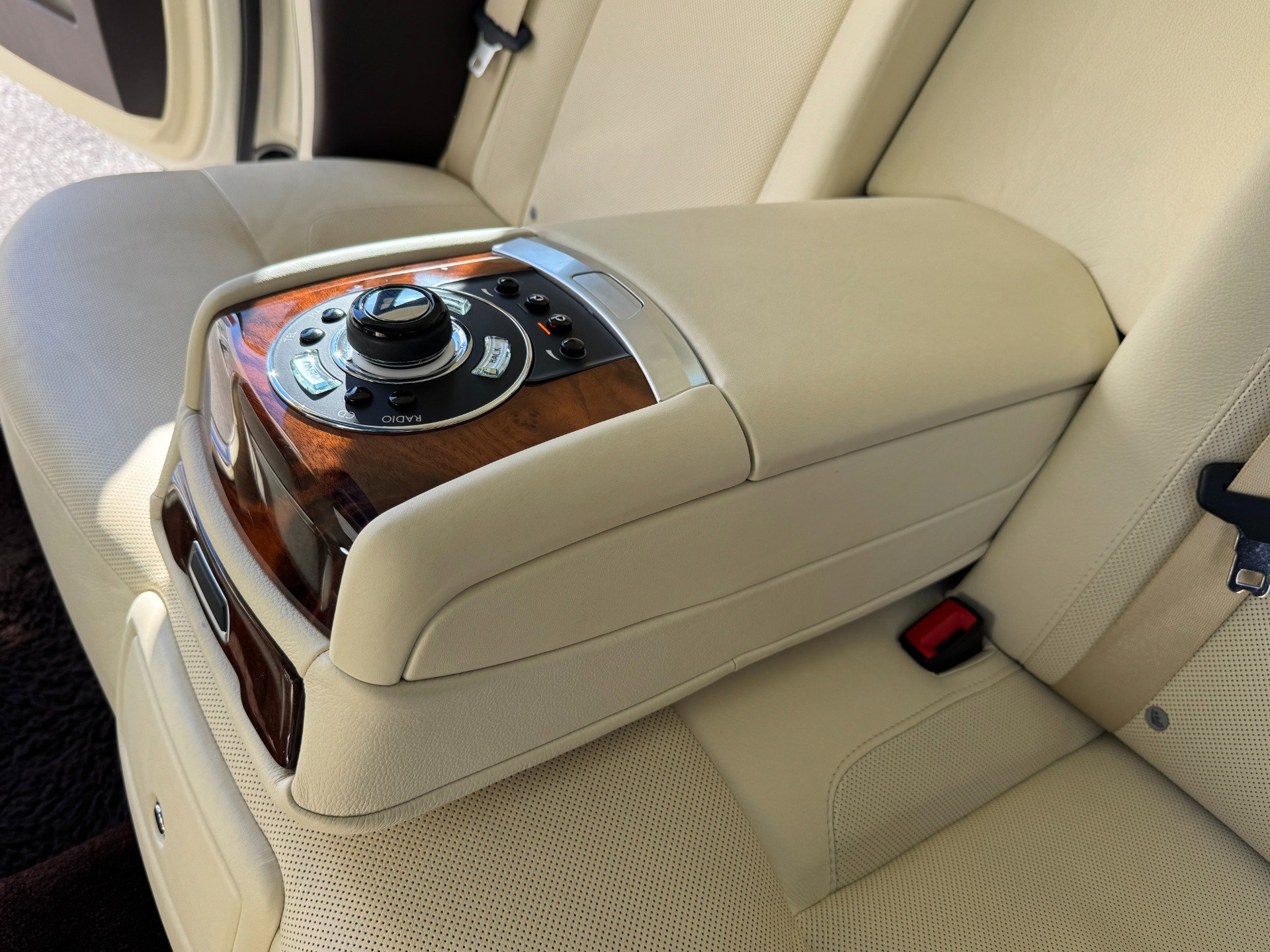 Used 2013 Rolls-Royce Ghost image 55