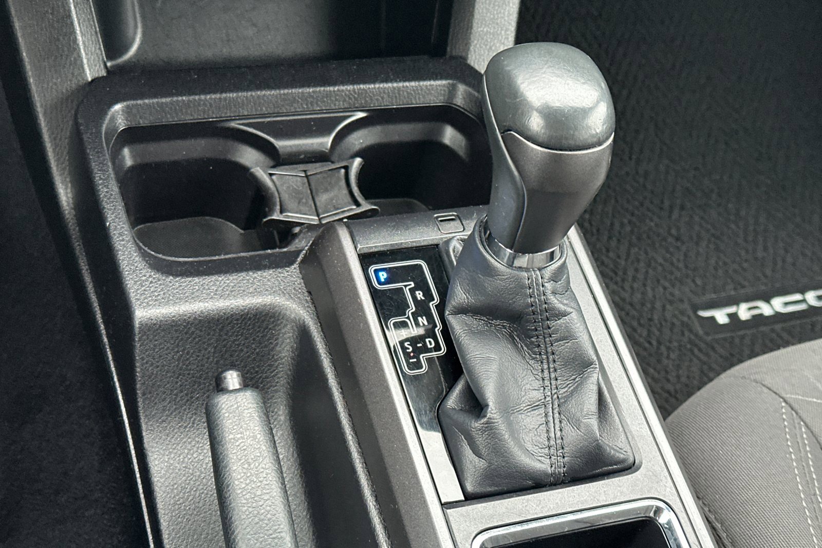 Used 2016 Toyota Tacoma TRD Sport image 21