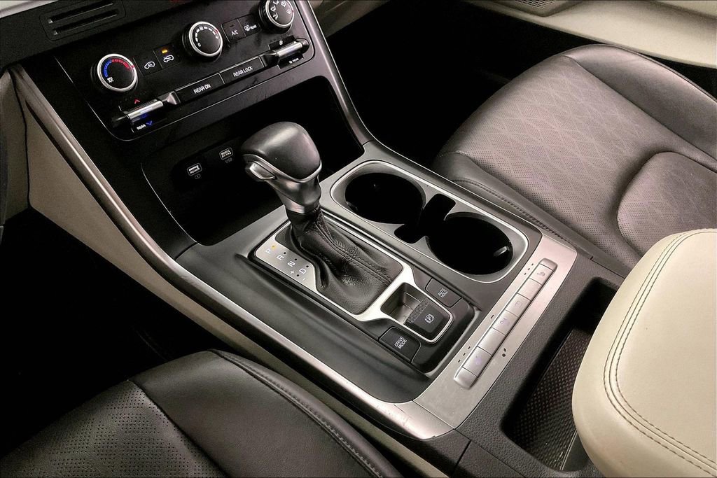 Used 2022 Kia Carnival LX w/ Paint Protection Package FWD image 19