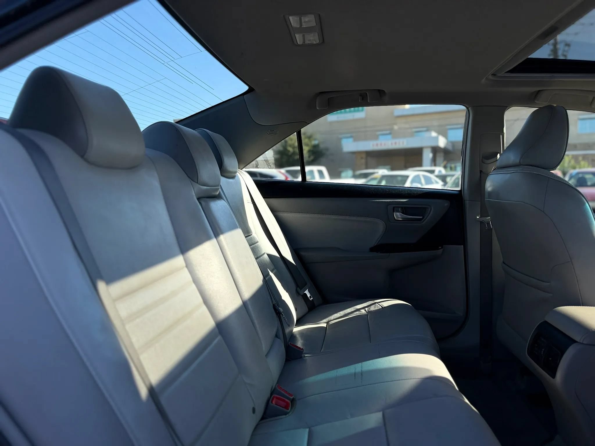 Used 2017 Toyota Camry XLE w/ Moonroof Package FWD image 22