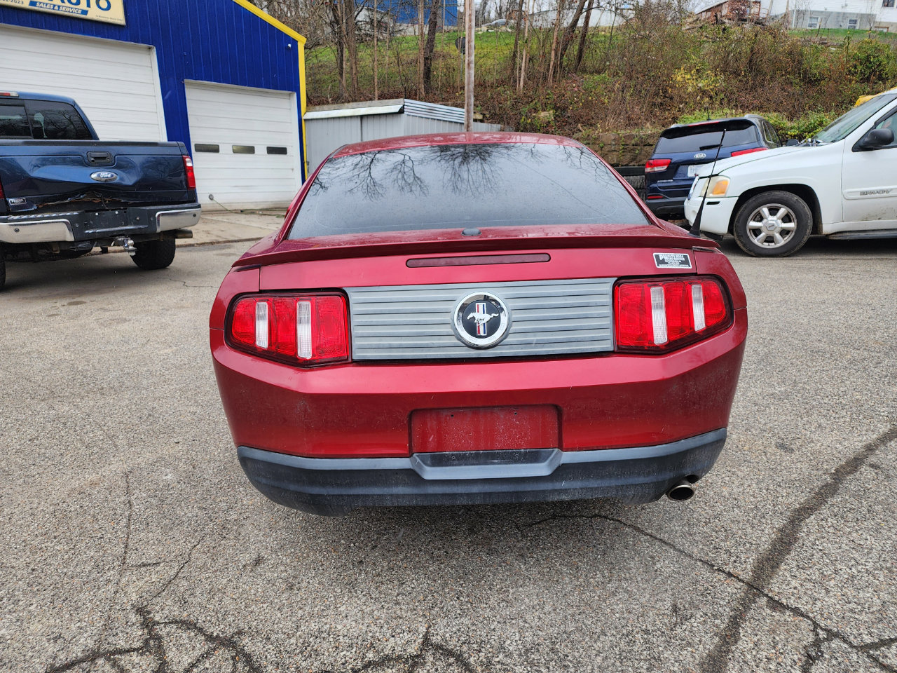 Used 2010 Ford Mustang Coupe image 4