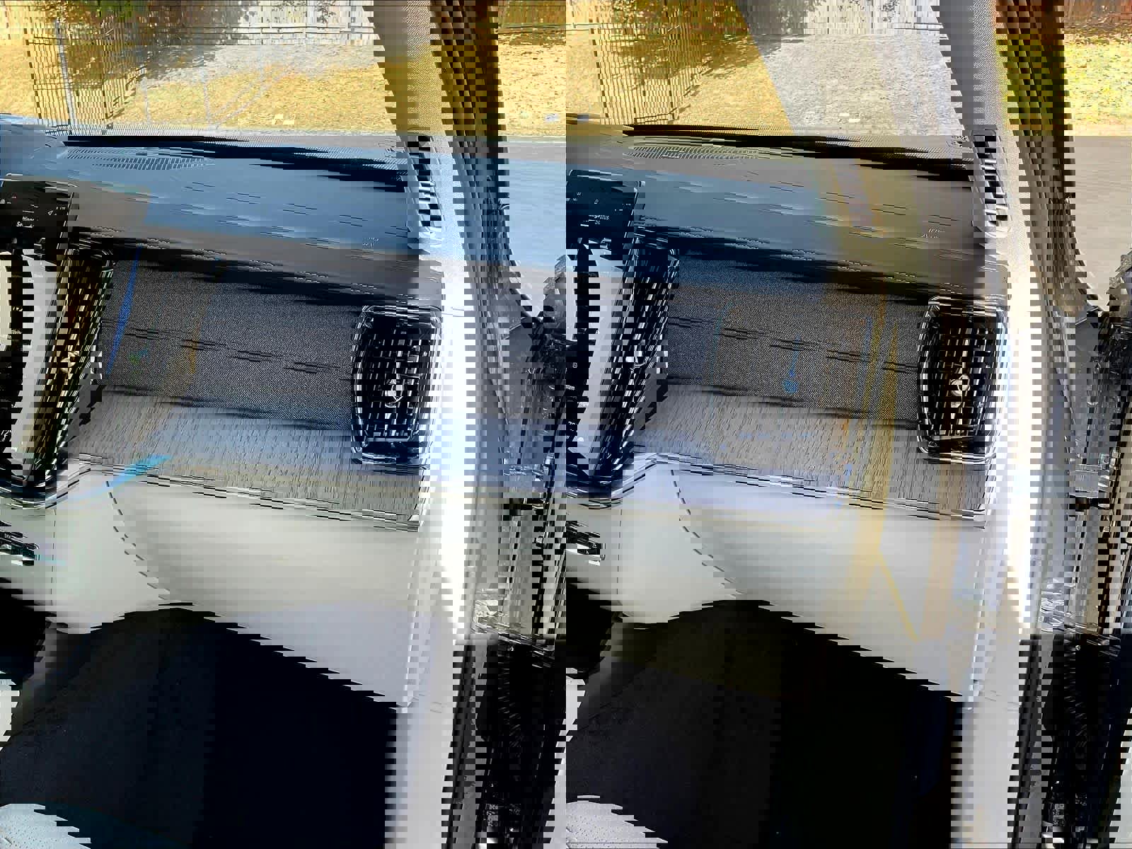 New 2026 Volvo XC90 B6 Ultra w/ Protection Package image 29