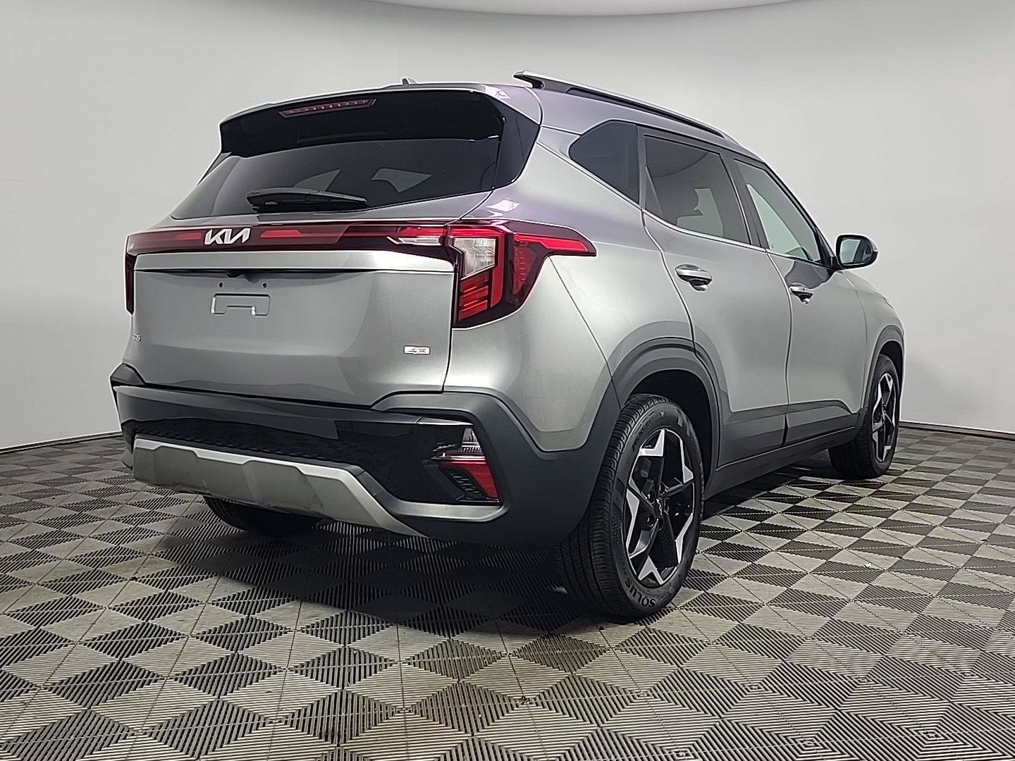Certified 2024 Kia Seltos EX AWD/4WD image 3
