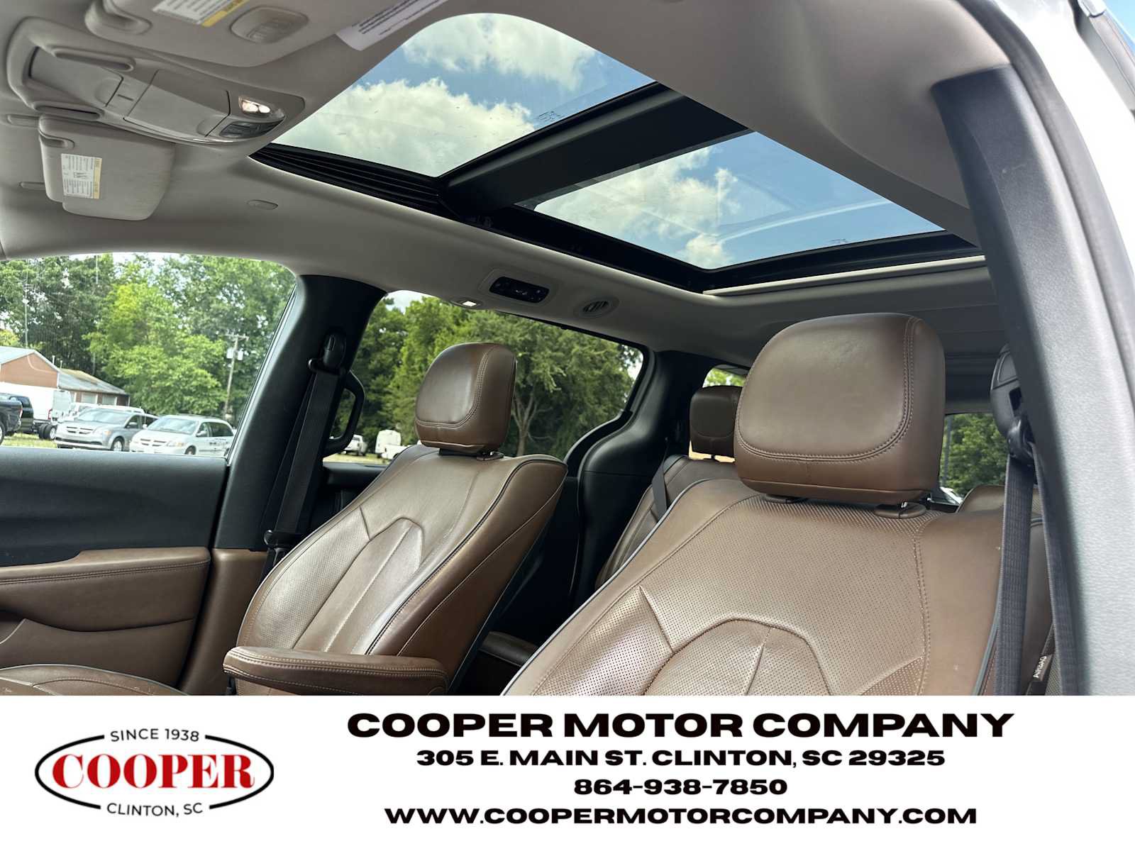 Used 2017 Chrysler Pacifica Limited w/ UConnect Theater Package FWD image 29
