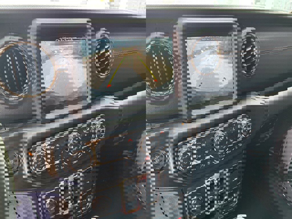 Used 2020 Jeep Wrangler Unlimited Sahara image 10