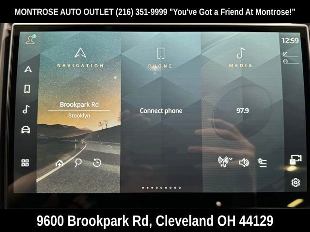 New 2024 Land Rover Discovery Dynamic SE image 18